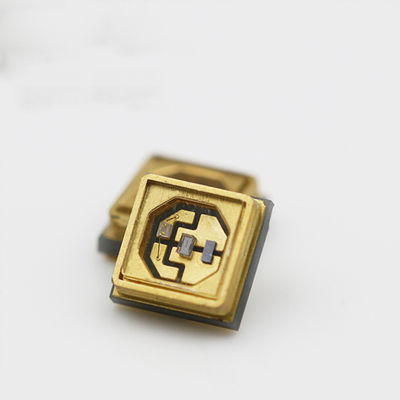 Puce LED UVC haute puissance 0,5W-1W avec longueur d'onde de 254nm et substrat cuivré ALN pour la stérilisation